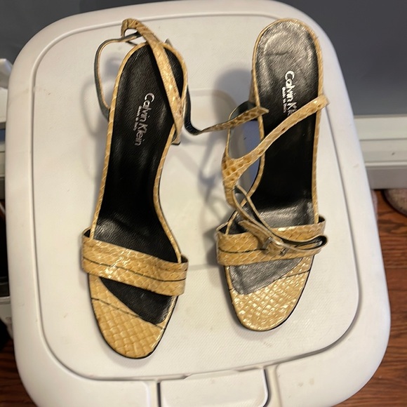 Calvin Klein beige snake open toe heeled sandals size 7 new - Picture 1 of 6